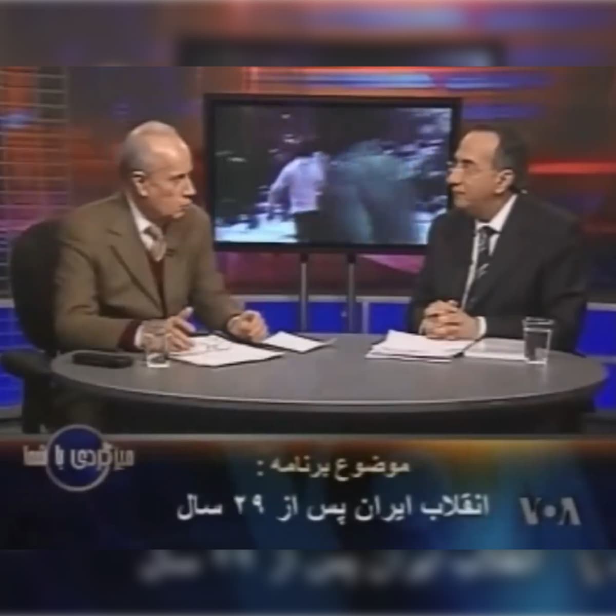 ۷۸- جلال متینی: روشنفکران و مردم فریب خمینی را خورده بودند